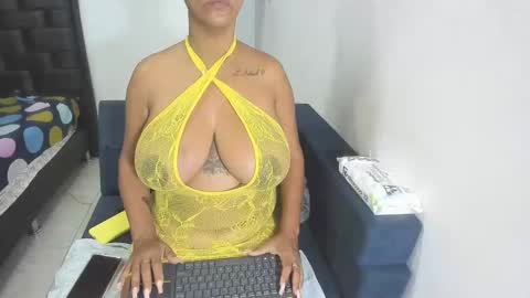 megan_greyxx online show from 01/11/25, 12:07