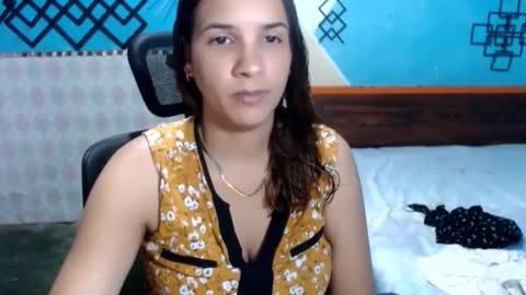 Snapshot of megan_little_ chatting on 04/15/26, 11:27 amanda online show from 04/15/26, 11:27