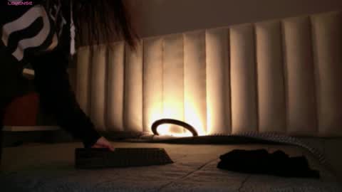     online show from 11/13/25, 12:04