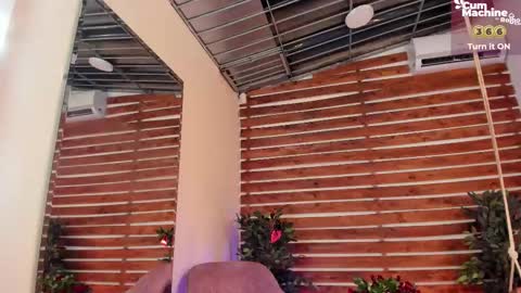 Snapshot of megan_raiin chatting on 02/16/25, 11:16 megan_raiin online show from 02/16/25, 11:16