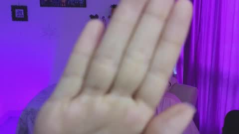 Snapshot of megan_ricci chatting on 03/02/25, 02:32 Laura online show from 03/02/25, 02:32