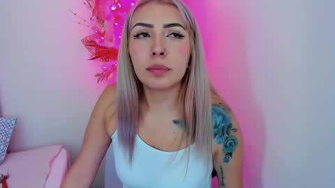 Snapshot of megan_sexrose chatting on 01/04/25, 03:18 Megan rose online show from 01/04/25, 03:18