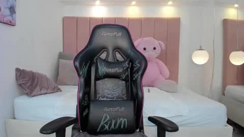 Snapshot of megan_sofiaa_ chatting on 03/05/26, 12:12 Megan online show from 03/05/26, 12:12