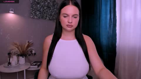 Meganberry online show from 10/08/25, 08:56