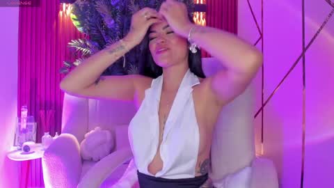 Snapshot of meganfox9 chatting on 05/20/26, 04:02 Megan Nice to meet you online show from 05/20/26, 04:02