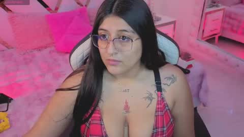 Snapshot of megann__up chatting on 04/26/26, 03:04 Megan online show from 04/26/26, 03:04