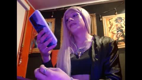 Snapshot of megannixx chatting on 10/07/25, 04:42 megannixx online show from 10/07/25, 04:42
