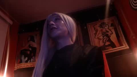 Snapshot of megannixx chatting on 10/11/25, 07:07 megannixx online show from 10/11/25, 07:07