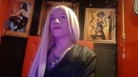 Snapshot of megannixx chatting on 10/12/25, 04:11 megannixx online show from 10/12/25, 04:11