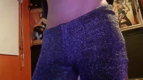 Snapshot of megannixx chatting on 10/15/25, 05:07 megannixx online show from 10/15/25, 05:07