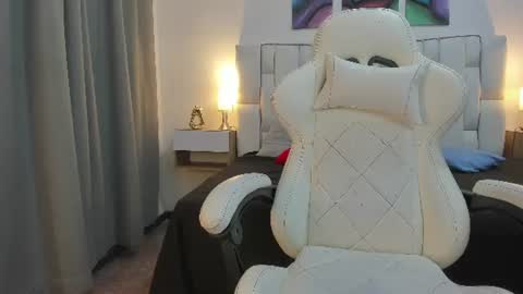 Snapshot of meganqueen2 chatting on 06/19/26, 01:15 Megan Queen online show from 06/19/26, 01:15