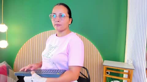 Snapshot of megansumer chatting on 05/27/26, 12:13 Megan online show from 05/27/26, 12:13