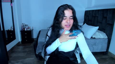 Snapshot of meganxue18 chatting on 02/05/25, 10:44 Megan Xue online show from 02/05/25, 10:44