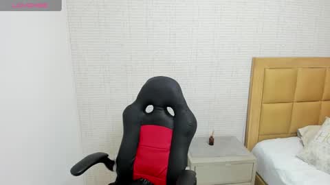 M E G A N  online show from 10/04/25, 12:25