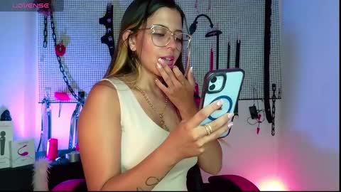 Snapshot of meggan_greey chatting on 12/09/24, 01:24 Your best slave  online show from 12/09/24, 01:24