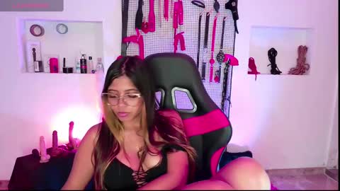 Snapshot of meggan_greey chatting on 12/15/24, 05:31 Your best slave  online show from 12/15/24, 05:31