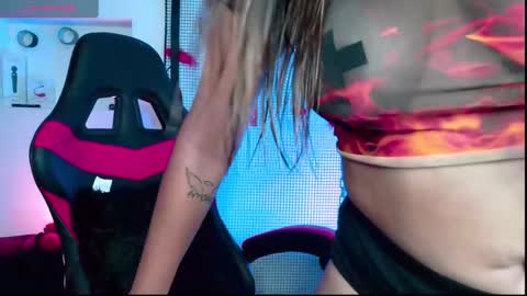 Snapshot of meggan_greey chatting on 01/03/25, 08:32 Your best slave  online show from 01/03/25, 08:32