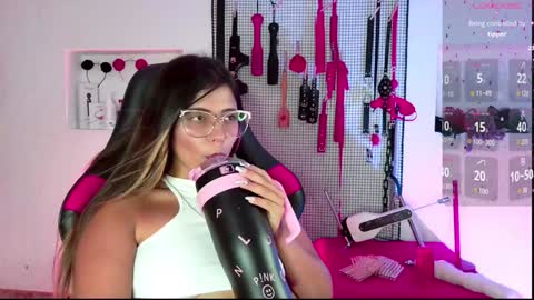 Snapshot of meggan_greey chatting on 02/05/25, 08:46 Your best slave  online show from 02/05/25, 08:46