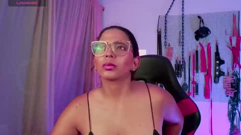 Snapshot of meggan_greey chatting on 10/05/25, 10:18 Your best slave  online show from 10/05/25, 10:18