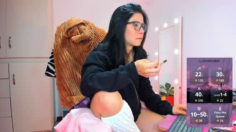 Snapshot of megganjobs chatting on 05/27/26, 02:30 Juli online show from 05/27/26, 02:30