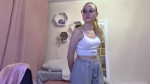 Snapshot of megganskurski chatting on 03/14/26, 02:44 Mia online show from 03/14/26, 02:44