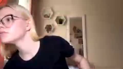 Snapshot of megganskurski chatting on 04/10/26, 01:16 Mia online show from 04/10/26, 01:16