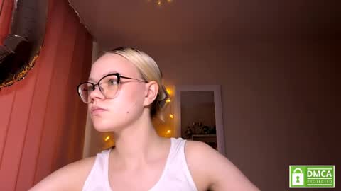 Snapshot of megganskurski chatting on 05/10/26, 03:28 Mia online show from 05/10/26, 03:28