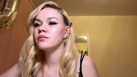 Snapshot of megganskurski chatting on 05/23/26, 08:35 Mia online show from 05/23/26, 08:35