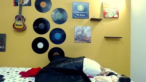 MEIS online show from 02/08/26, 02:04