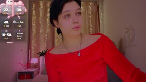 Snapshot of melan1e_ chatting on 12/25/24, 10:37 mel online show from 12/25/24, 10:37