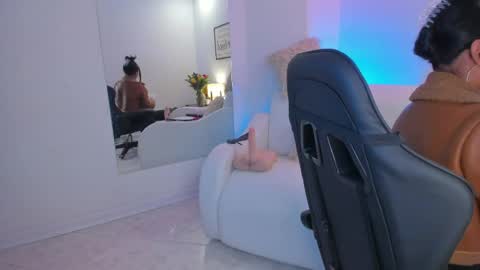 Snapshot of melan_owen chatting on 06/07/26, 11:03 melan_owen online show from 06/07/26, 11:03