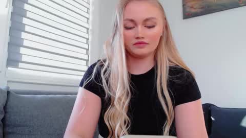Snapshot of melani_a chatting on 03/17/26, 02:31 Melania online show from 03/17/26, 02:31