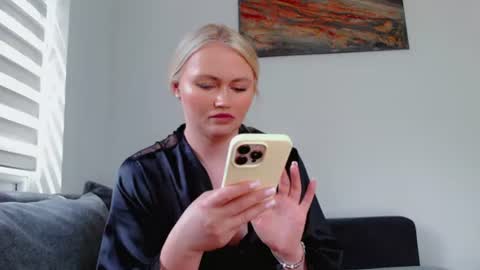 Snapshot of melani_a chatting on 07/02/26, 12:11 Melania online show from 07/02/26, 12:11
