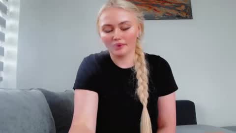 Snapshot of melani_a chatting on 07/06/26, 10:34 Melania online show from 07/06/26, 10:34