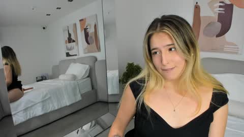 Melanie Baez online show from 01/22/25, 07:57