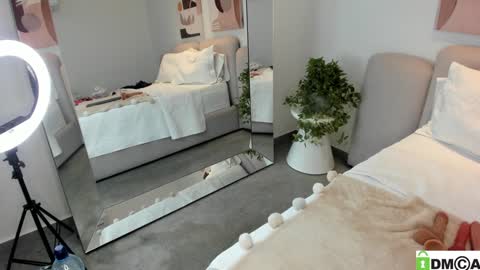 Melanie Baez online show from 02/06/25, 06:51