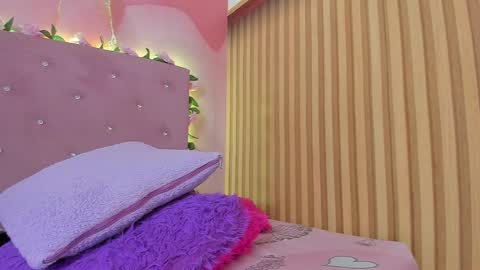 Snapshot of melanie__evans chatting on 04/25/26, 01:41 melanie__evans online show from 04/25/26, 01:41