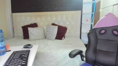 Melanie  online show from 03/11/25, 07:15