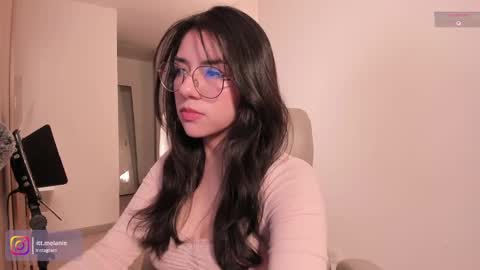 Snapshot of melanie_owo chatting on 09/23/25, 11:08 Melanie online show from 09/23/25, 11:08