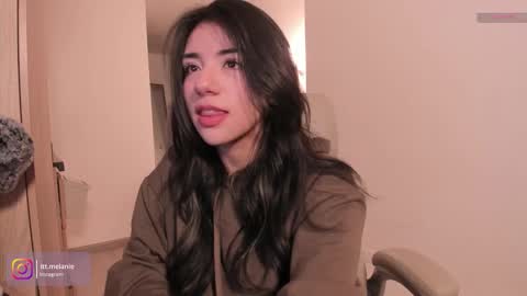 Snapshot of melanie_owo chatting on 10/10/25, 12:31 Melanie online show from 10/10/25, 12:31