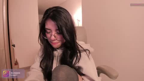 Snapshot of melanie_owo chatting on 10/18/25, 01:19 Melanie online show from 10/18/25, 01:19