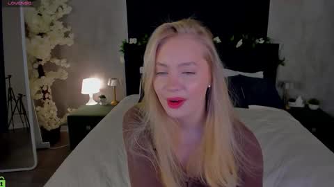 Melanie online show from 11/29/25, 11:30