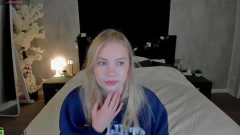 Melanie online show from 12/02/25, 01:00