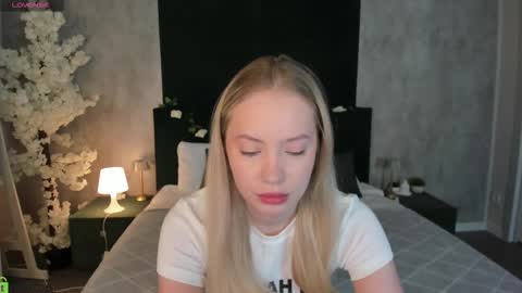 Melanie online show from 12/15/25, 12:37