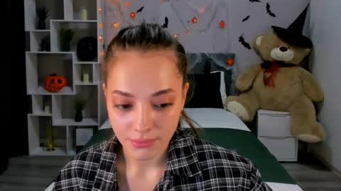 Snapshot of melaniealves chatting on 10/13/25, 12:38 MelanieAlves online show from 10/13/25, 12:38