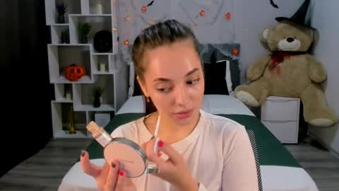 Snapshot of melaniealves chatting on 10/15/25, 12:38 MelanieAlves online show from 10/15/25, 12:38