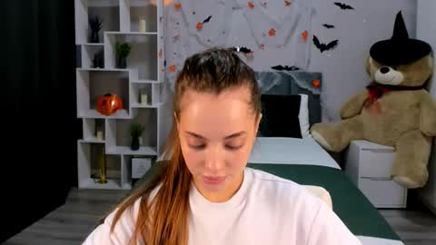 Snapshot of melaniealves chatting on 10/17/25, 07:55 MelanieAlves online show from 10/17/25, 07:55