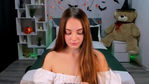 Snapshot of melaniealves chatting on 10/21/25, 12:17 MelanieAlves online show from 10/21/25, 12:17