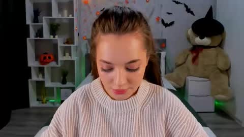 Snapshot of melaniealves chatting on 10/22/25, 12:27 MelanieAlves online show from 10/22/25, 12:27