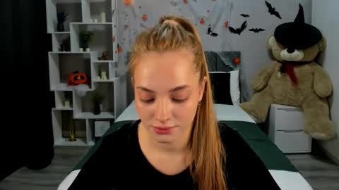 MelanieAlves online show from 11/05/25, 06:30